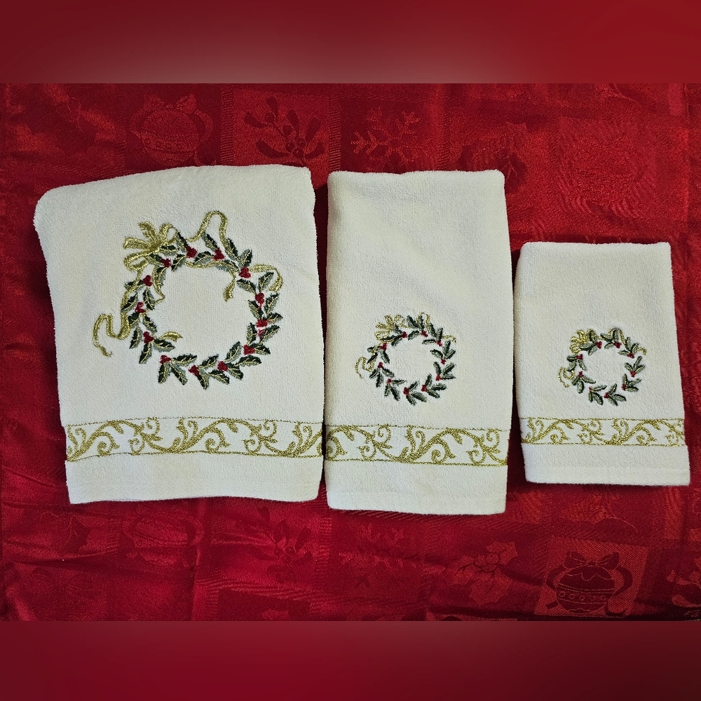 Set Of 3 Christmas Towels Cream With Embroidered Red, Green & Gold Holly Wreath